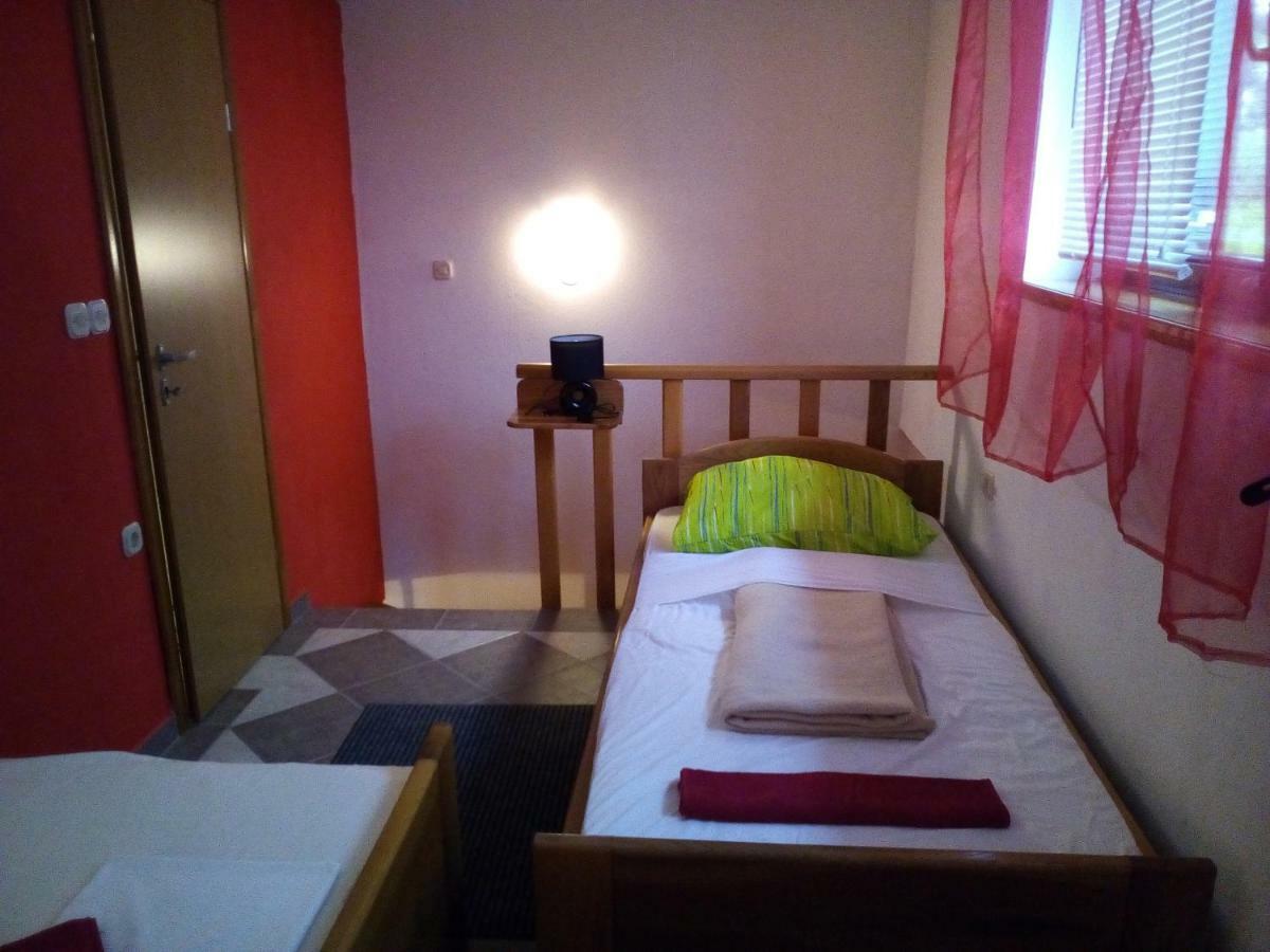 Studio apartman Hrast Seline Bagian luar foto